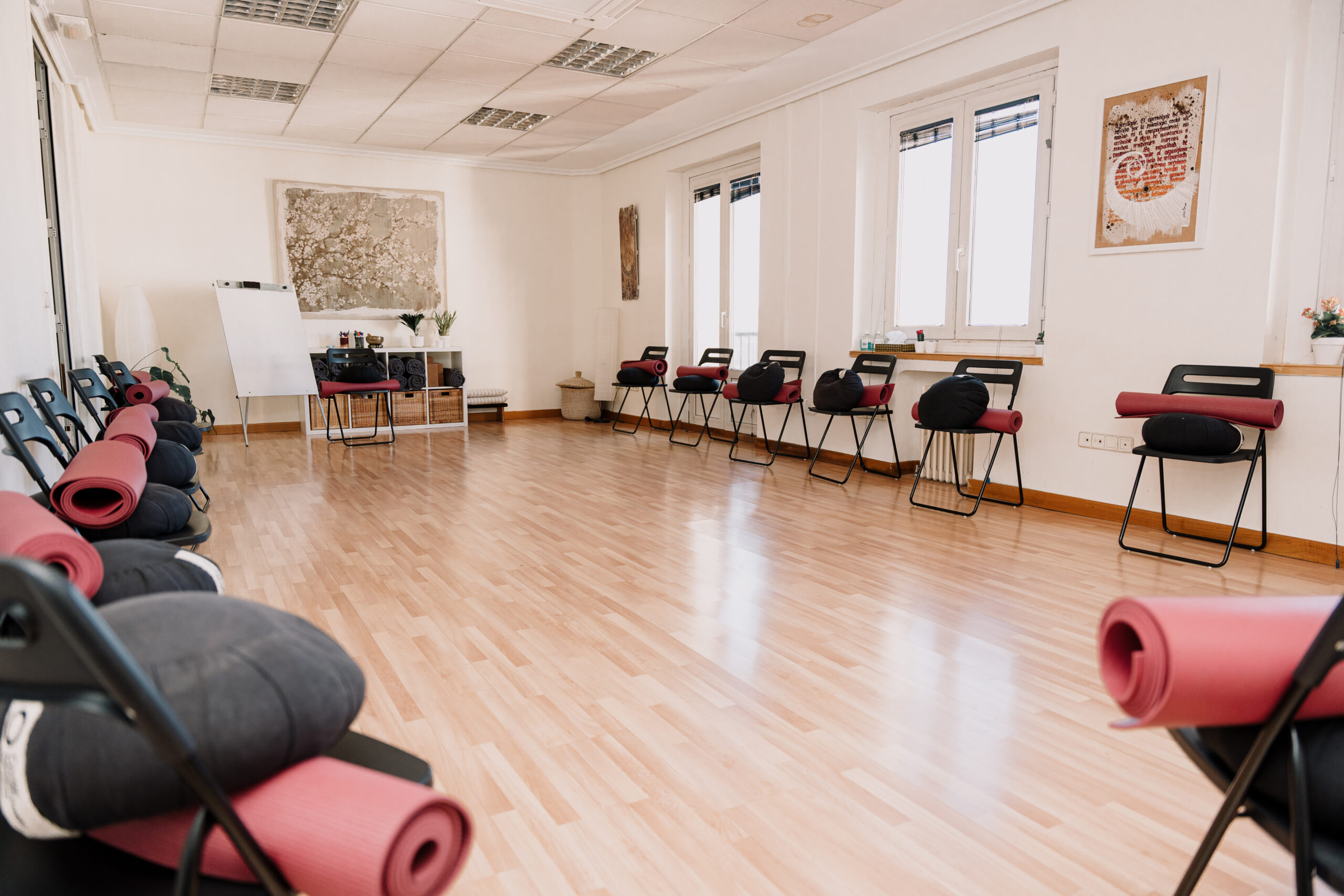 Sala de práctica del Centro Mindfulness Madrid en Gran Vía 59